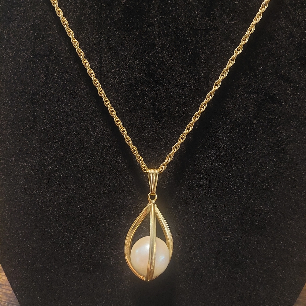 Vintage Gold and Pearl Drop Necklace